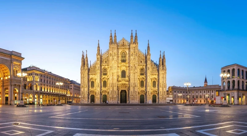 Duomo di Milano illuminated at dusk from Piazza del Duomo